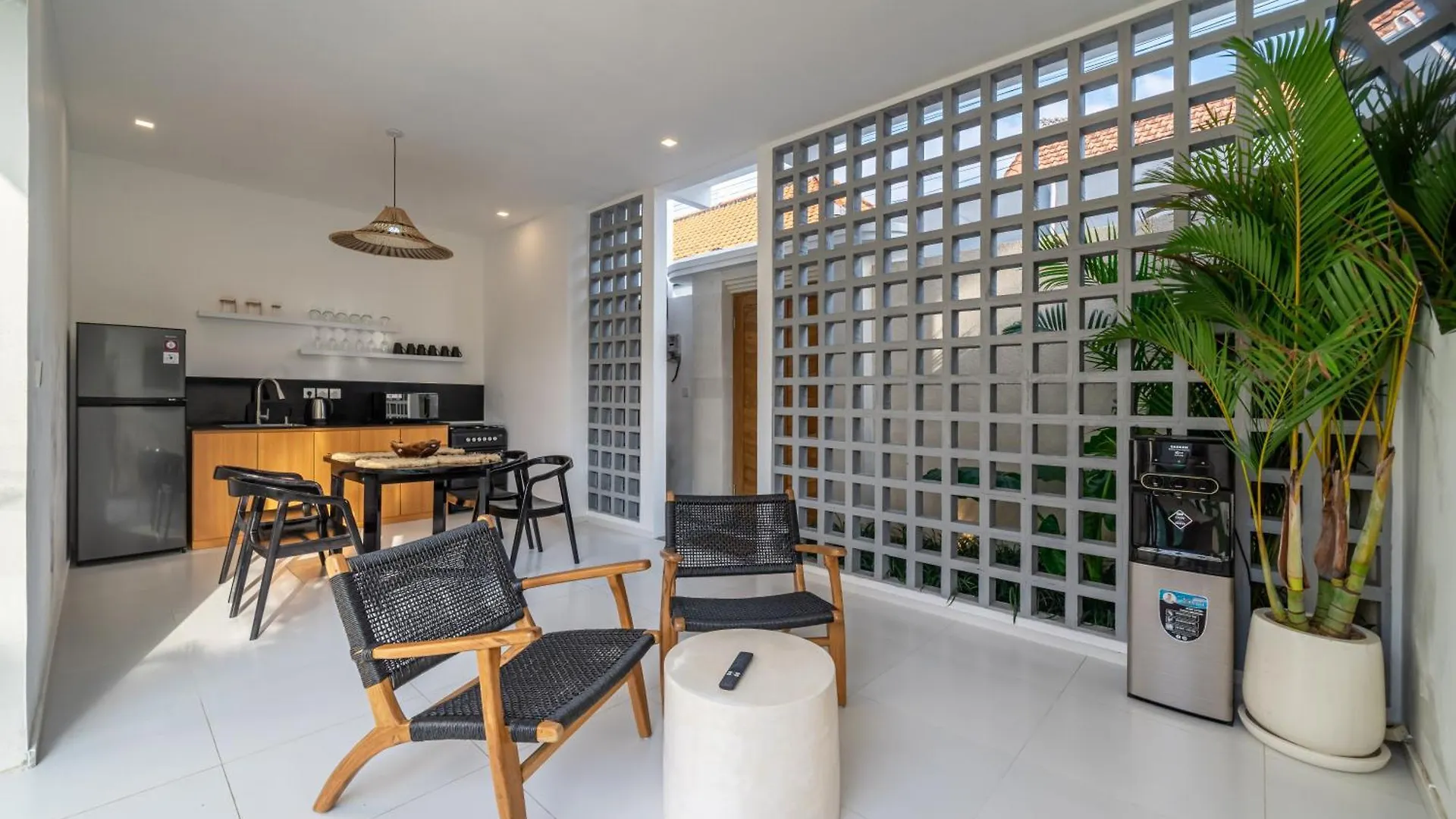 Canggu Vibe 2Bdr Villa With Pool And Nearby Delights Kerobokan  Kerobokan (Bali)